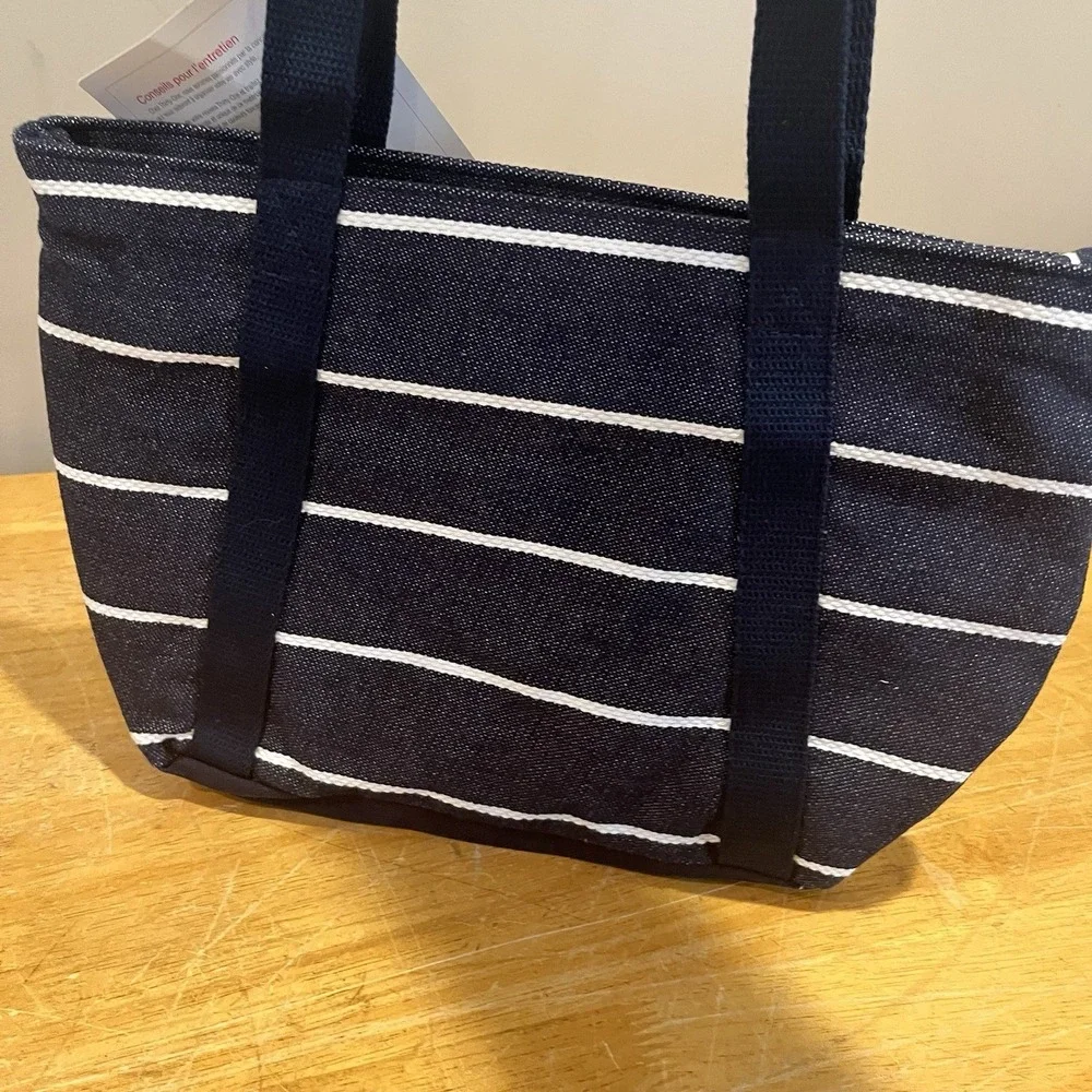 NEW Thirty One Classic‎ Day Bag In Navy Wide Stripe